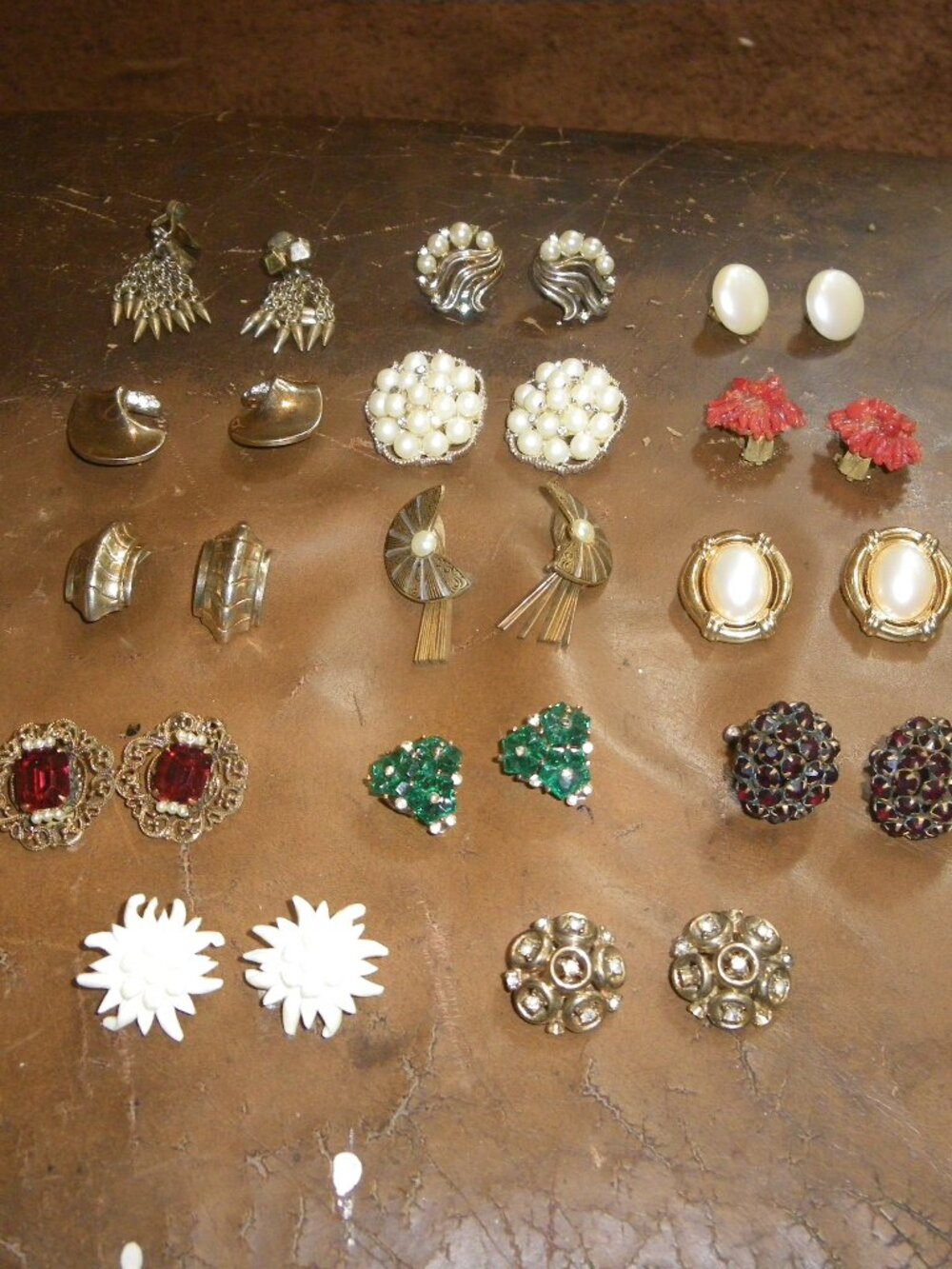 14 Vintage Pairs of Chunky Clip-on Earrings 1960โs Costume Jewelry